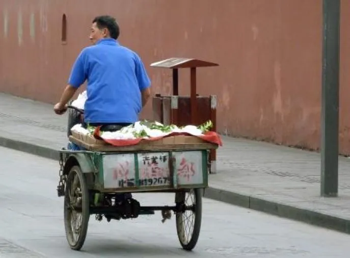 Fiets verkoper bij muur Pingyao